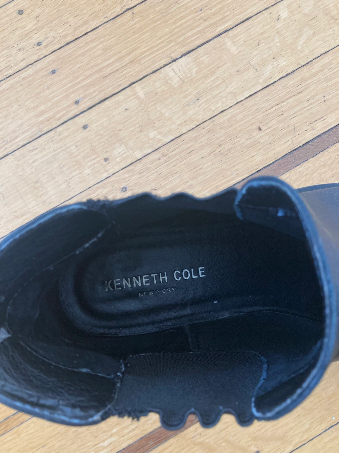 Kenneth Cole Black Leather Chelsea Boots - photo 3
