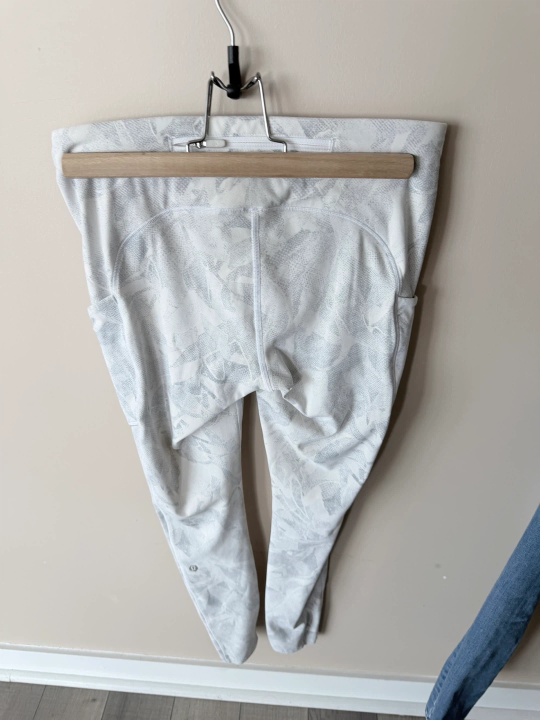 🌱 Lululemon Leggings Size 6 White Snake Print - photo 2
