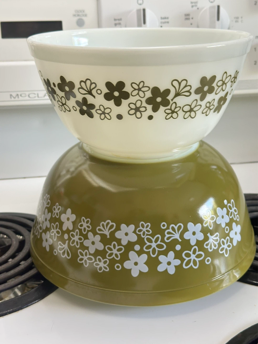 pyrex crazy daisy 402,403 mixing bowls