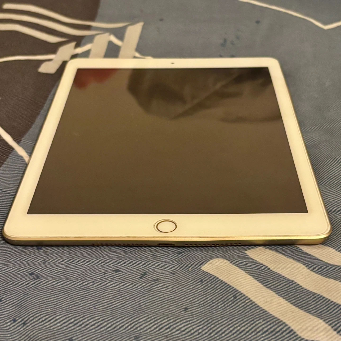 Gold Apple iPad With Charger - photo 3