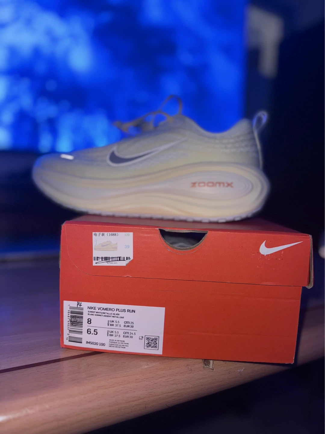 Nike Vomero Plus Run Shoes - Size 8