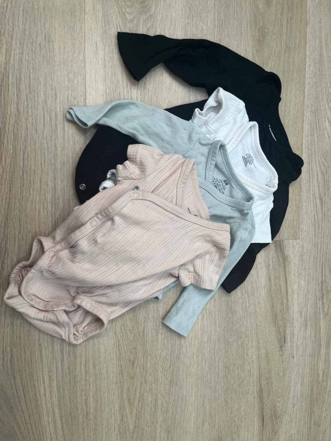 30 pz. Baby Girl Clothing Lot 0-6 - Various Brands - photo 2