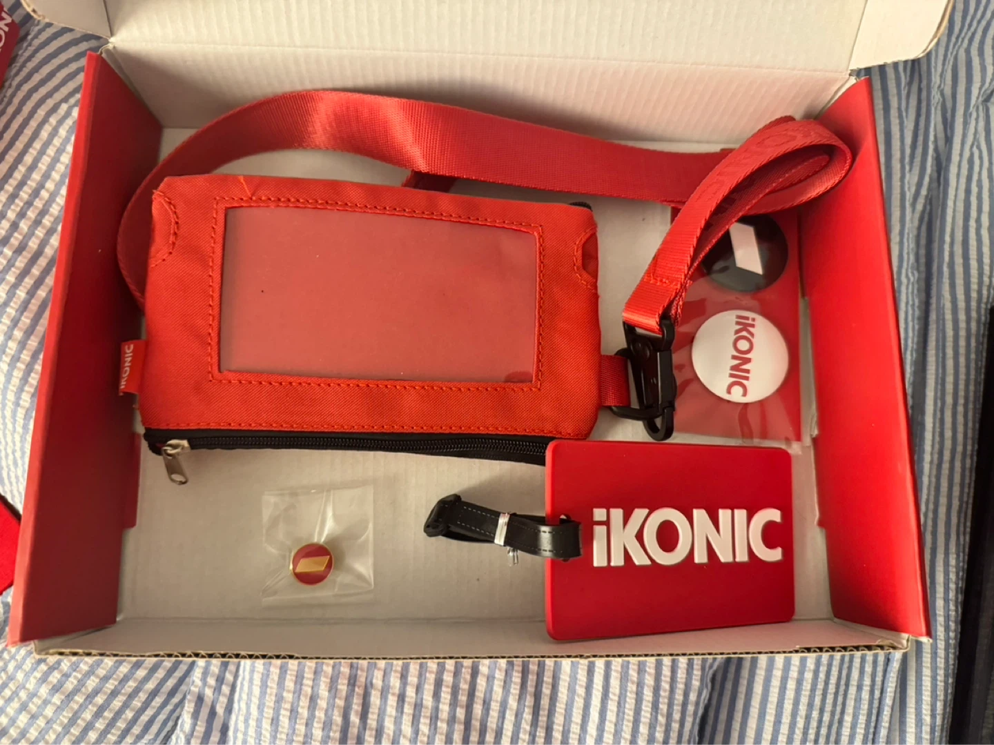 iKON iKONIC 2nd Gen Official Fan Club Membership Kit - photo 2