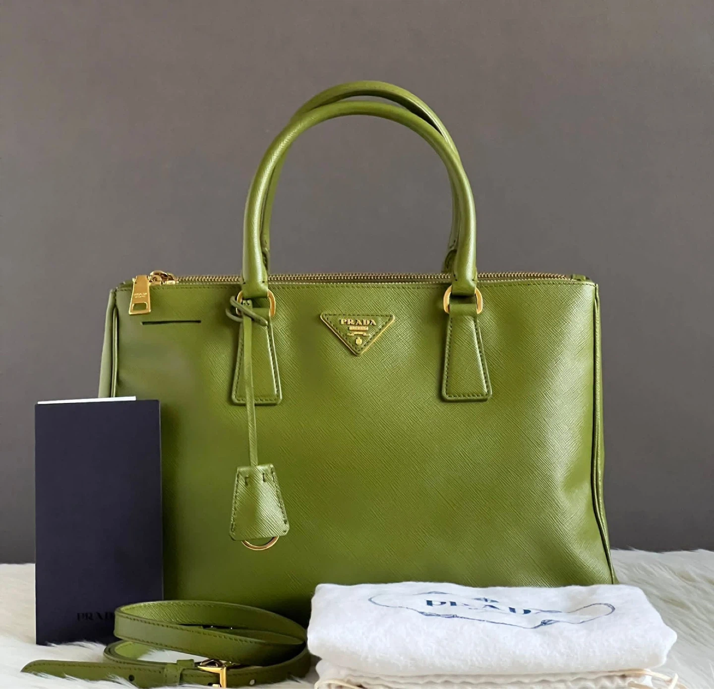 FOR SALE ✨ PRE-LOVED Prada Large Saffiano Lux Galleria Tote Bag