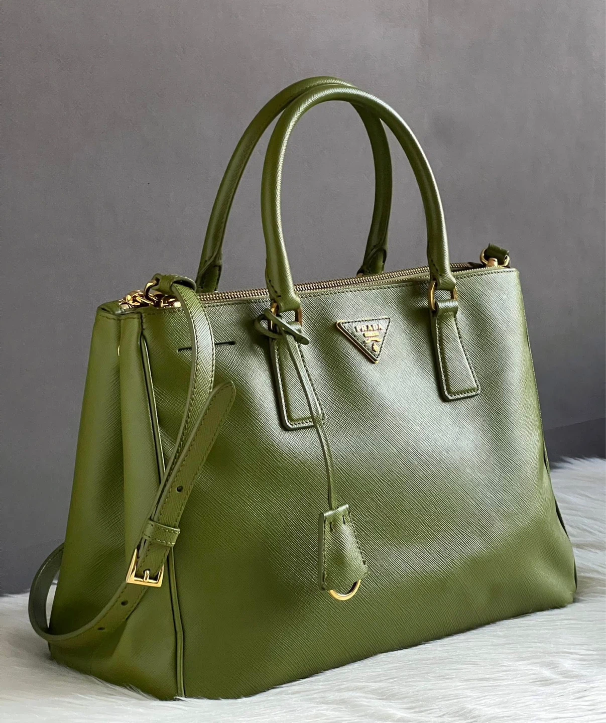 FOR SALE ✨ PRE-LOVED Prada Large Saffiano Lux Galleria Tote Bag - photo 3