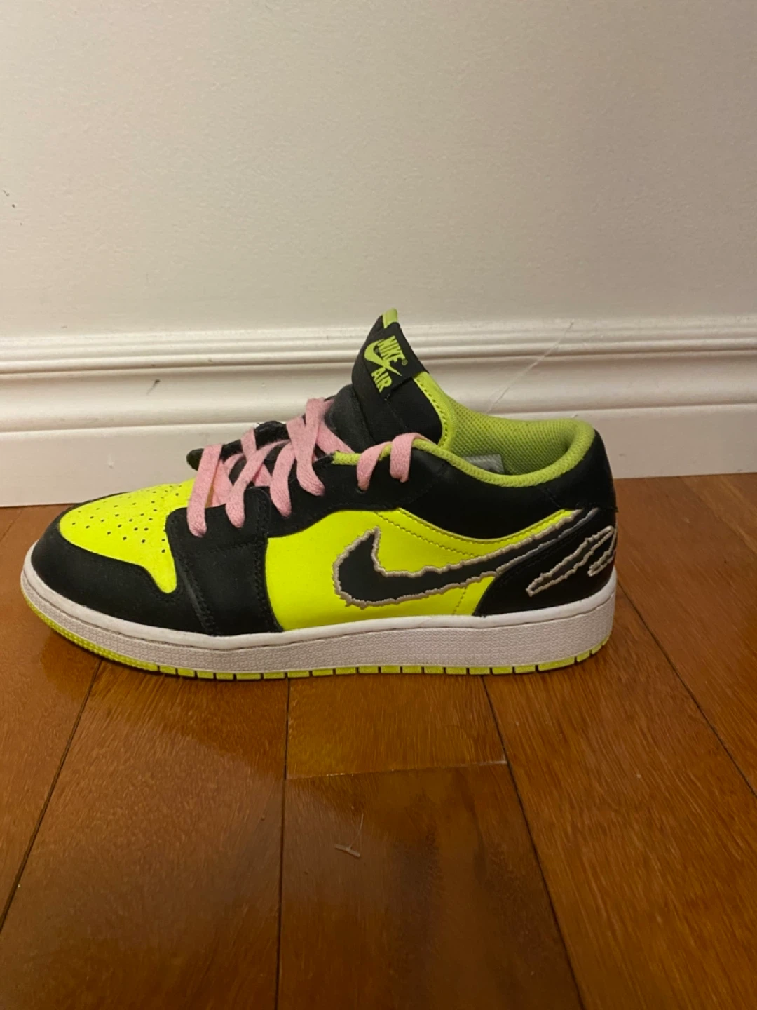 Jordan 1 Low SE (Youth 7Y) - Neon Yellow/Black