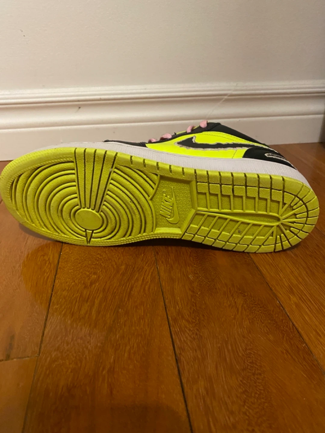 Jordan 1 Low SE (Youth 7Y) - Neon Yellow/Black - photo 2