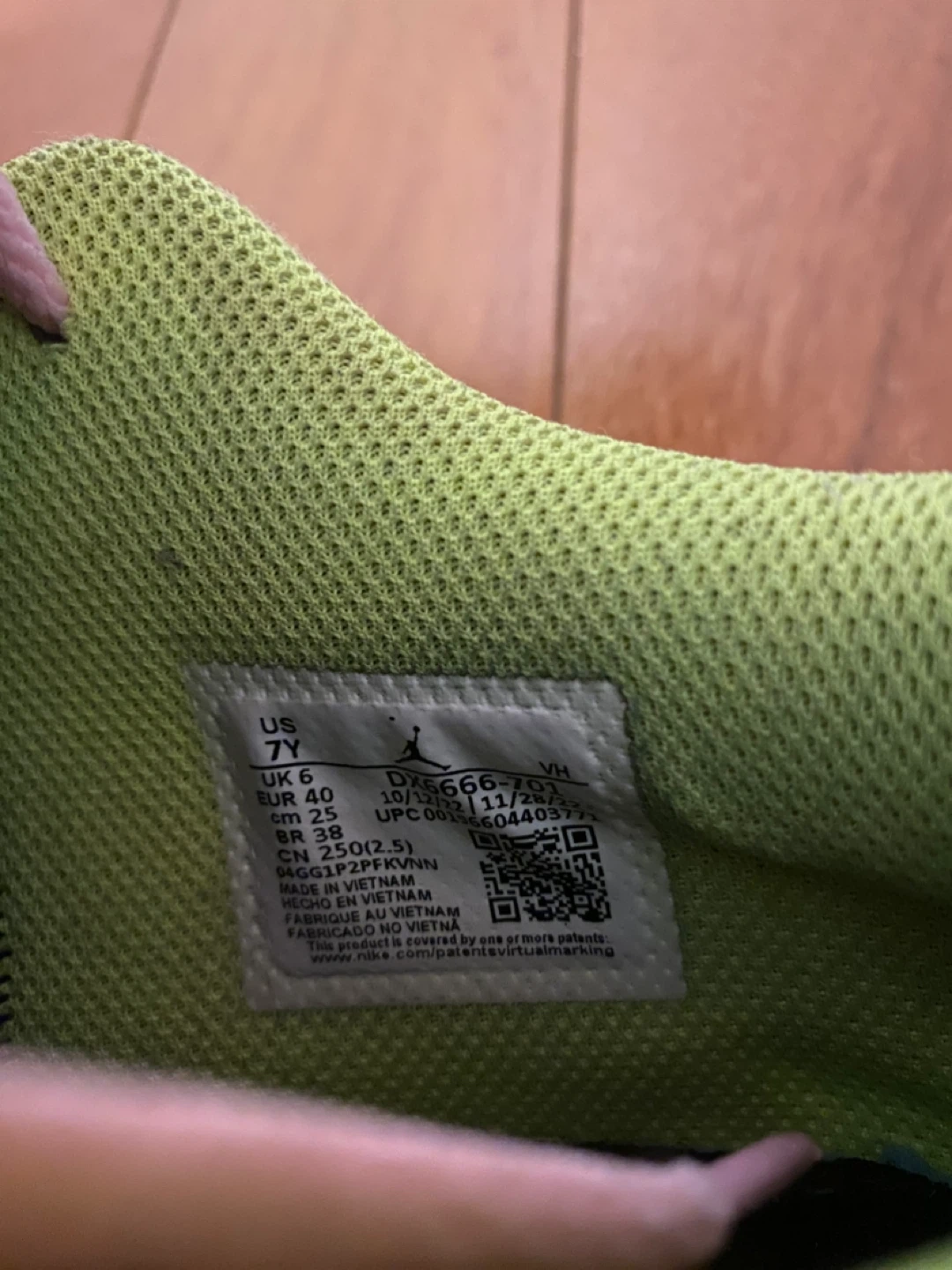 Jordan 1 Low SE (Youth 7Y) - Neon Yellow/Black - photo 3