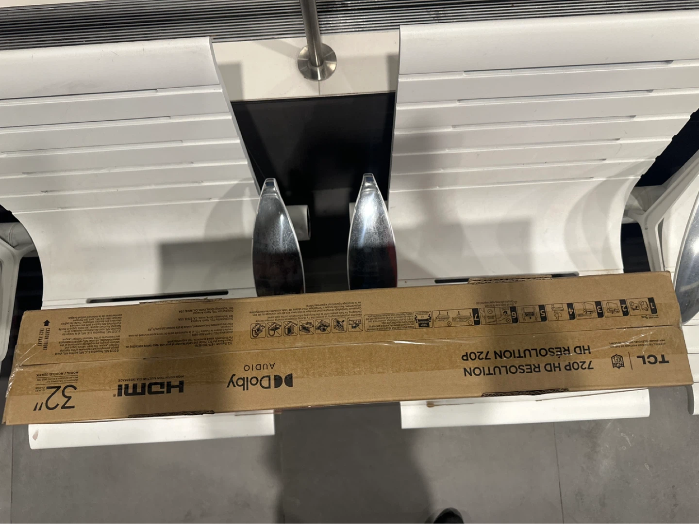 TCL 32" QLED TV - photo 3