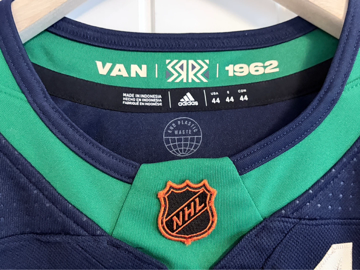 Authentic Adidas Canucks Pettersson Reverse Retro Jersey 44 XS - photo 3