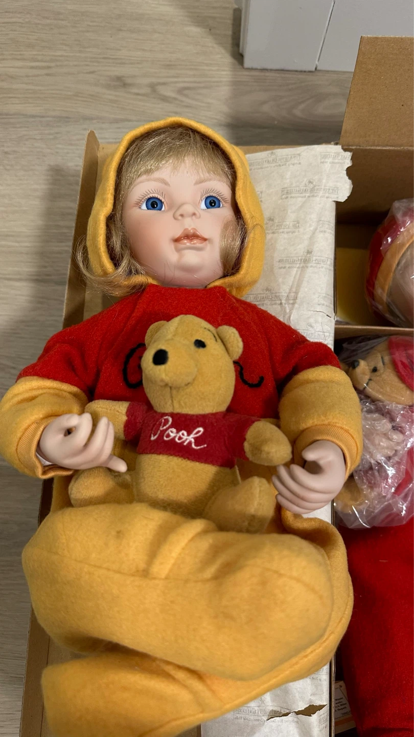 2 The Ashton-Drake Galleries Winnie the Pooh Doll - photo 3