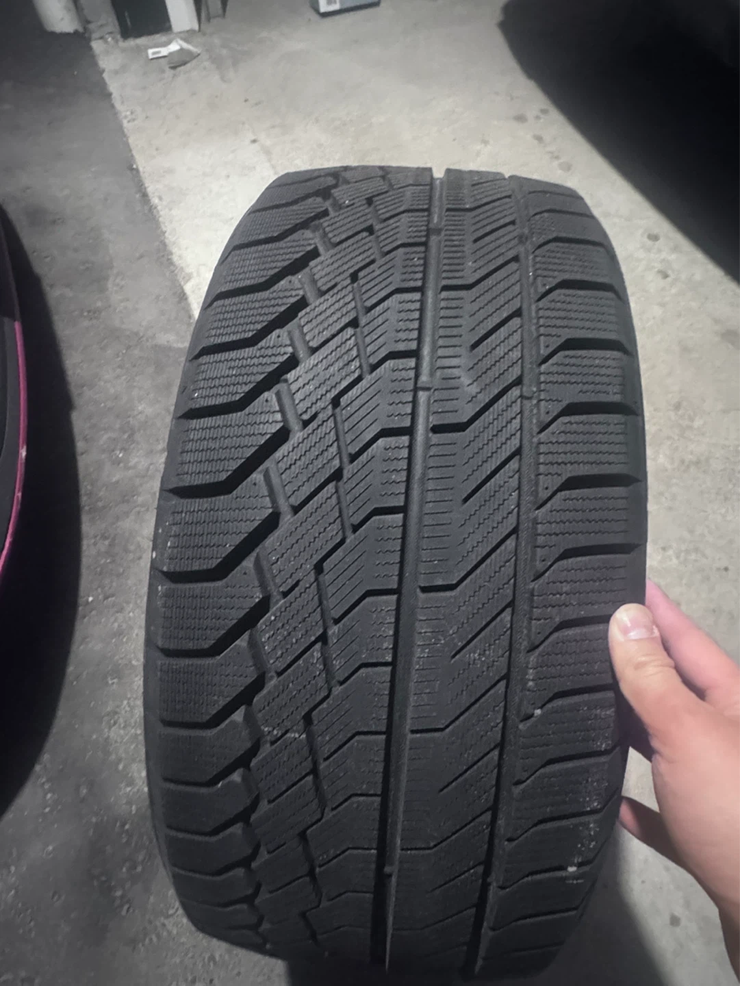 LIKE NEW 225/40R18 Winter Tire - photo 3