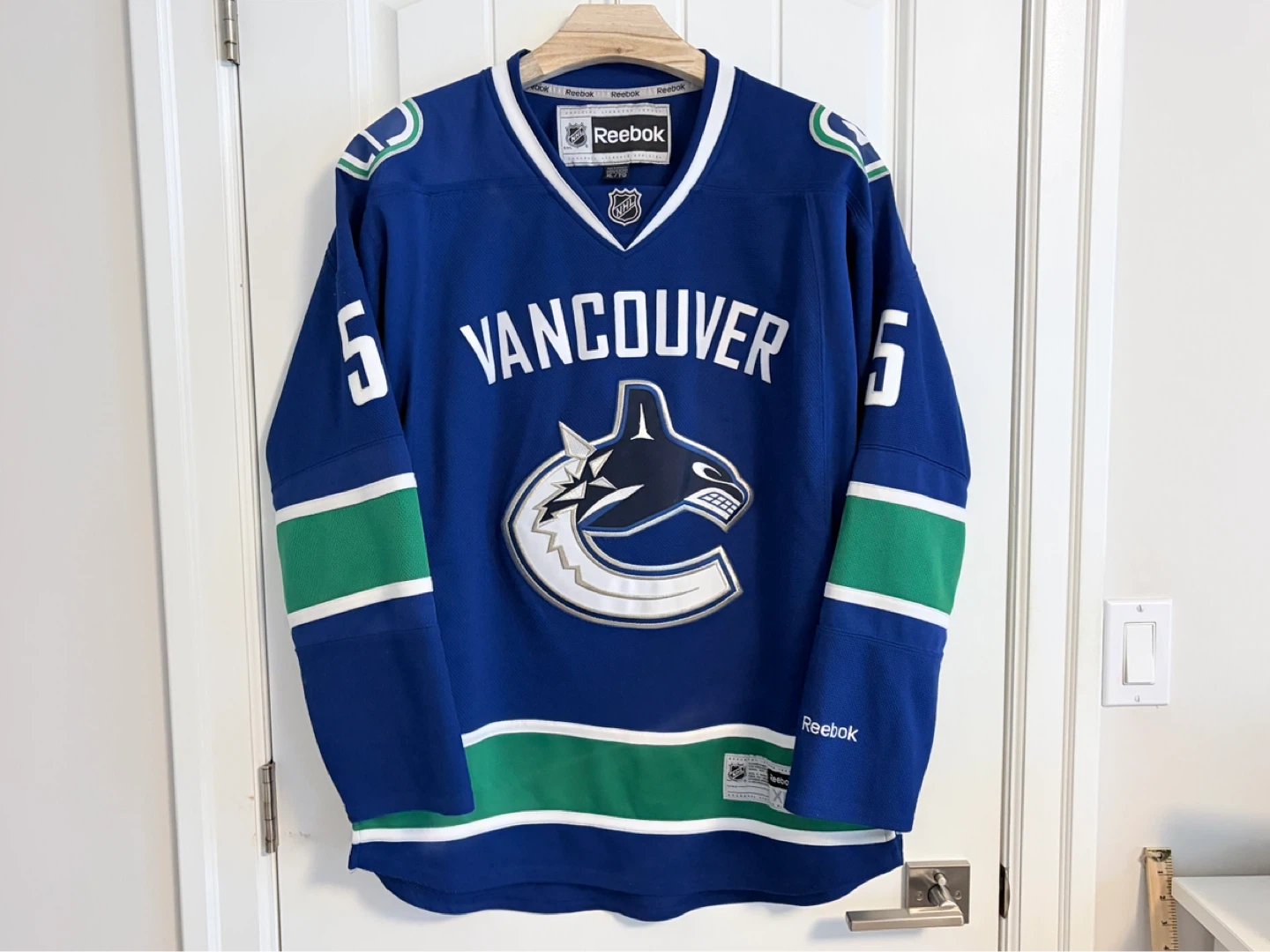 Reebok Vancouver Canucks Derrick Pouliot Blue Orca Jersey XL - photo 4