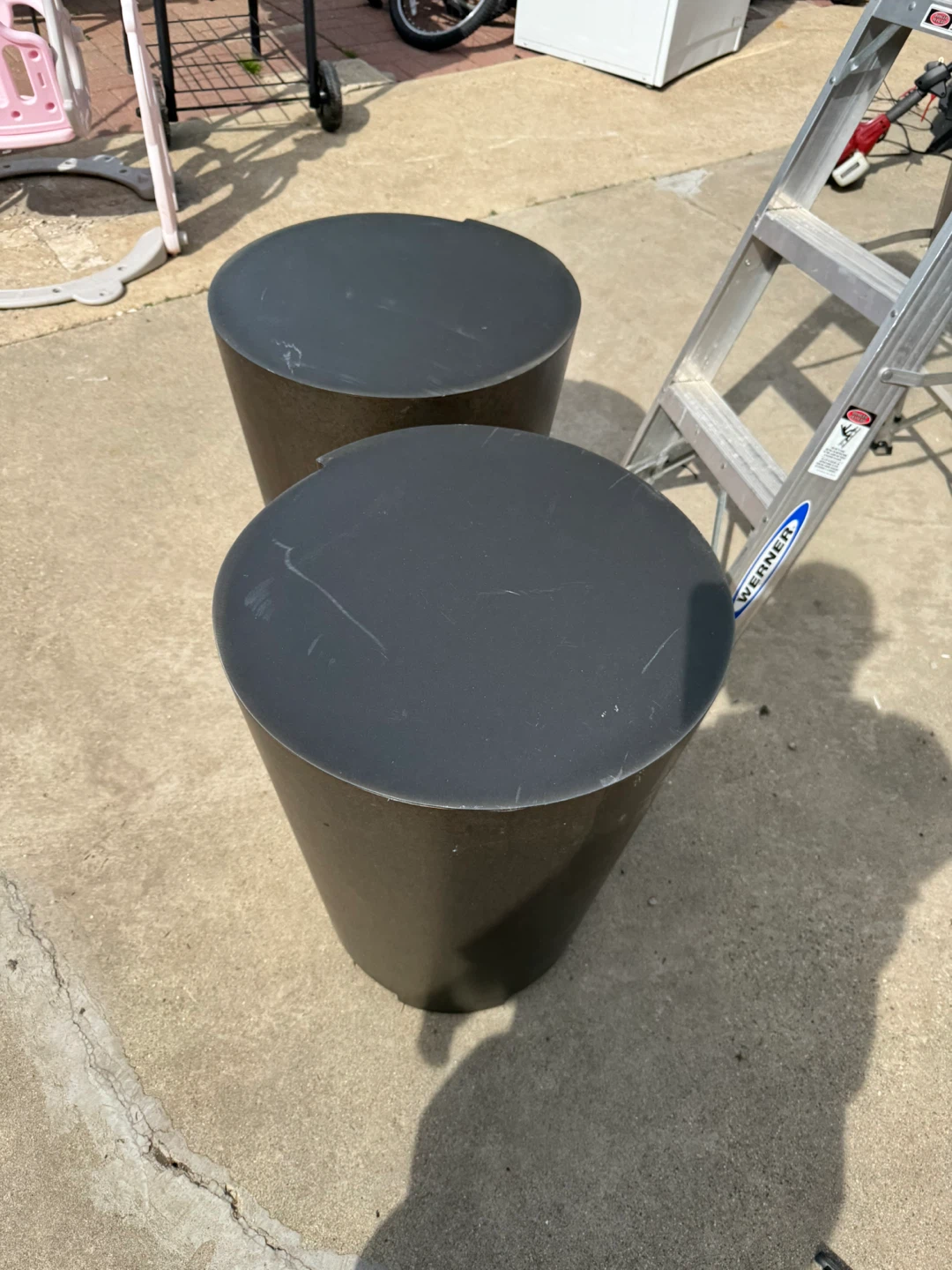 Pair of Modern Cylindrical Side Tables/Stools - photo 3