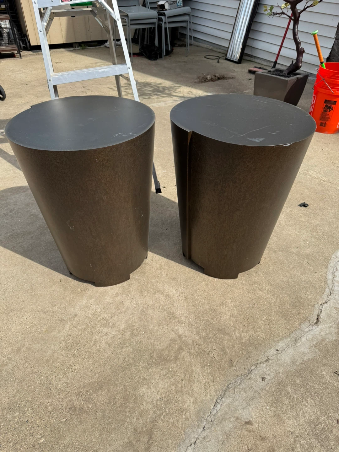 Pair of Modern Cylindrical Side Tables/Stools - photo 2
