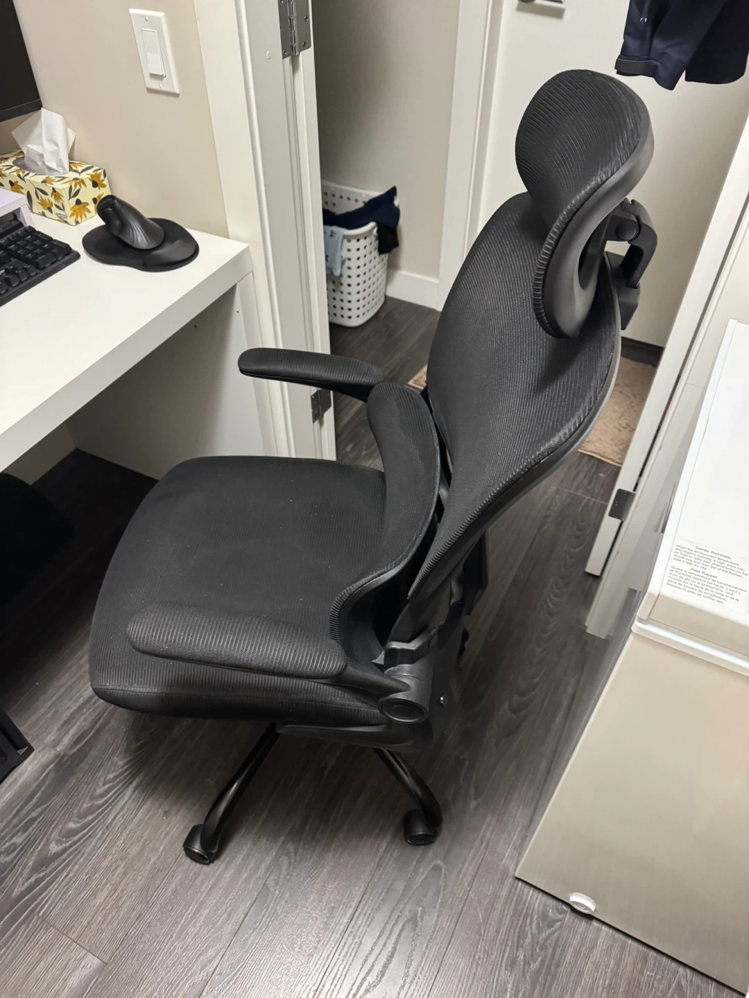 Ergonomic Mesh Office Chair with Headrest - photo 2