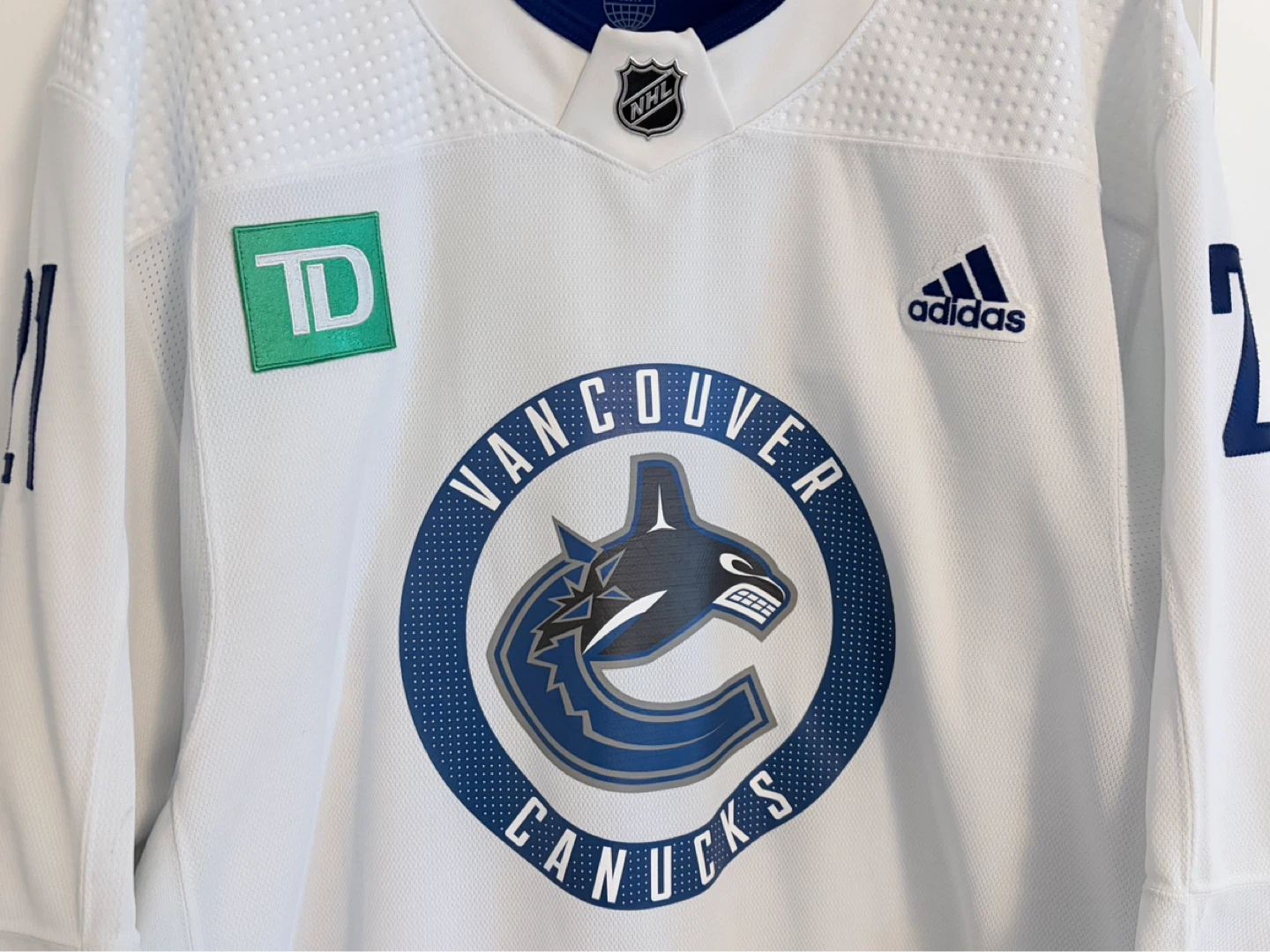 Official Adidas Canucks Höglander Autographed MIC Jersey 58 - photo 2