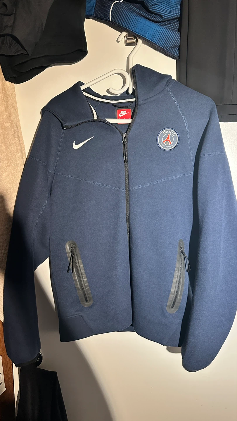 Nike Paris Saint-Germain Tech Fleece