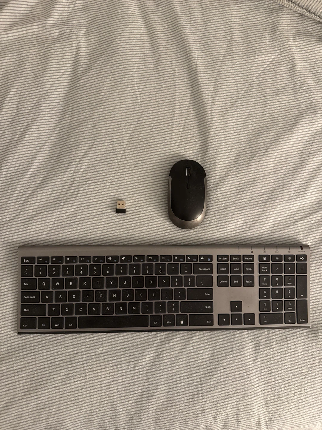 Visuaplus Wireless Keyboard and Mouse Combo
