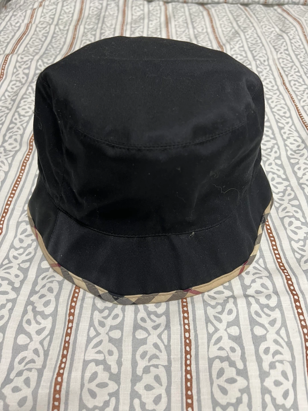 Burberry Black Bucket Hat with Nova Check Trim