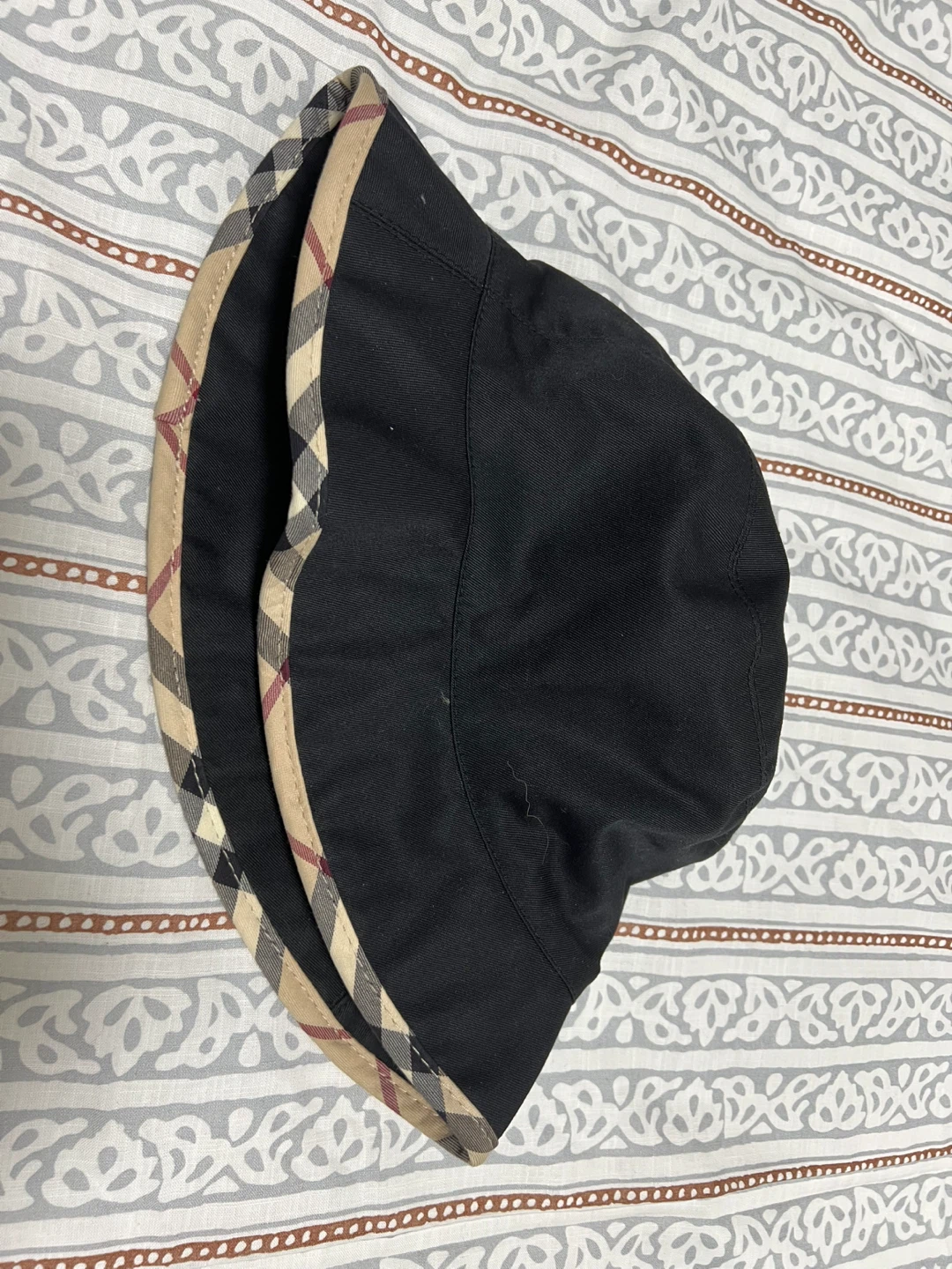 Burberry Black Bucket Hat with Nova Check Trim - photo 5