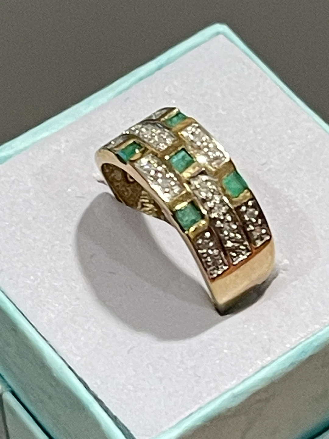 375 yellow gold , Emerald and Diamond Band Ring - photo 2
