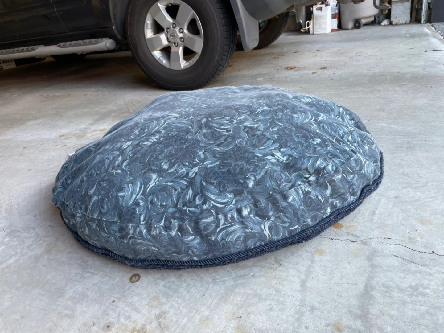 Round Pet Bed with Floral Pattern 42” diameter - photo 2