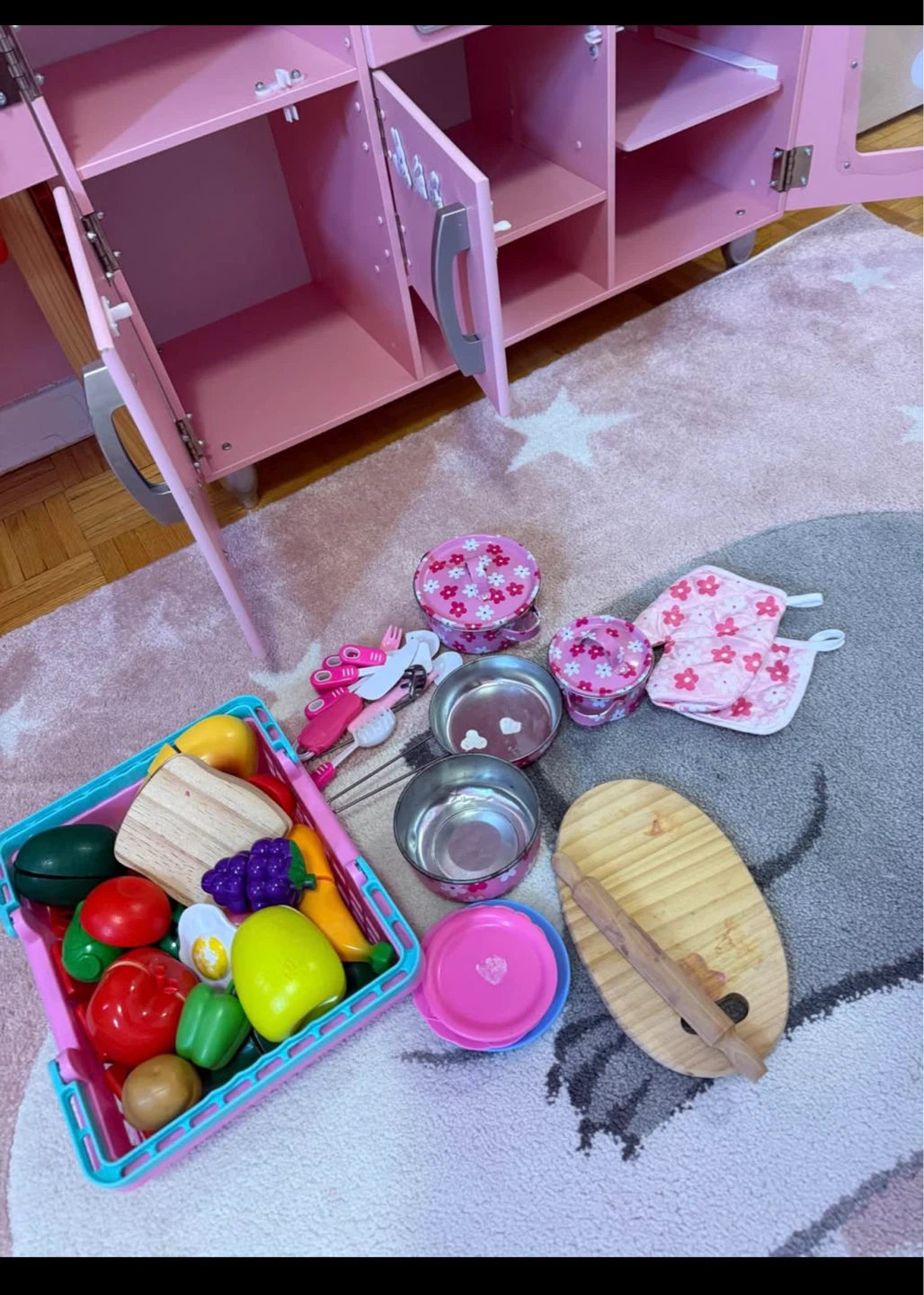 Kids Wooden Play Kitchen + IKEA Easel – Great Condition - photo 3