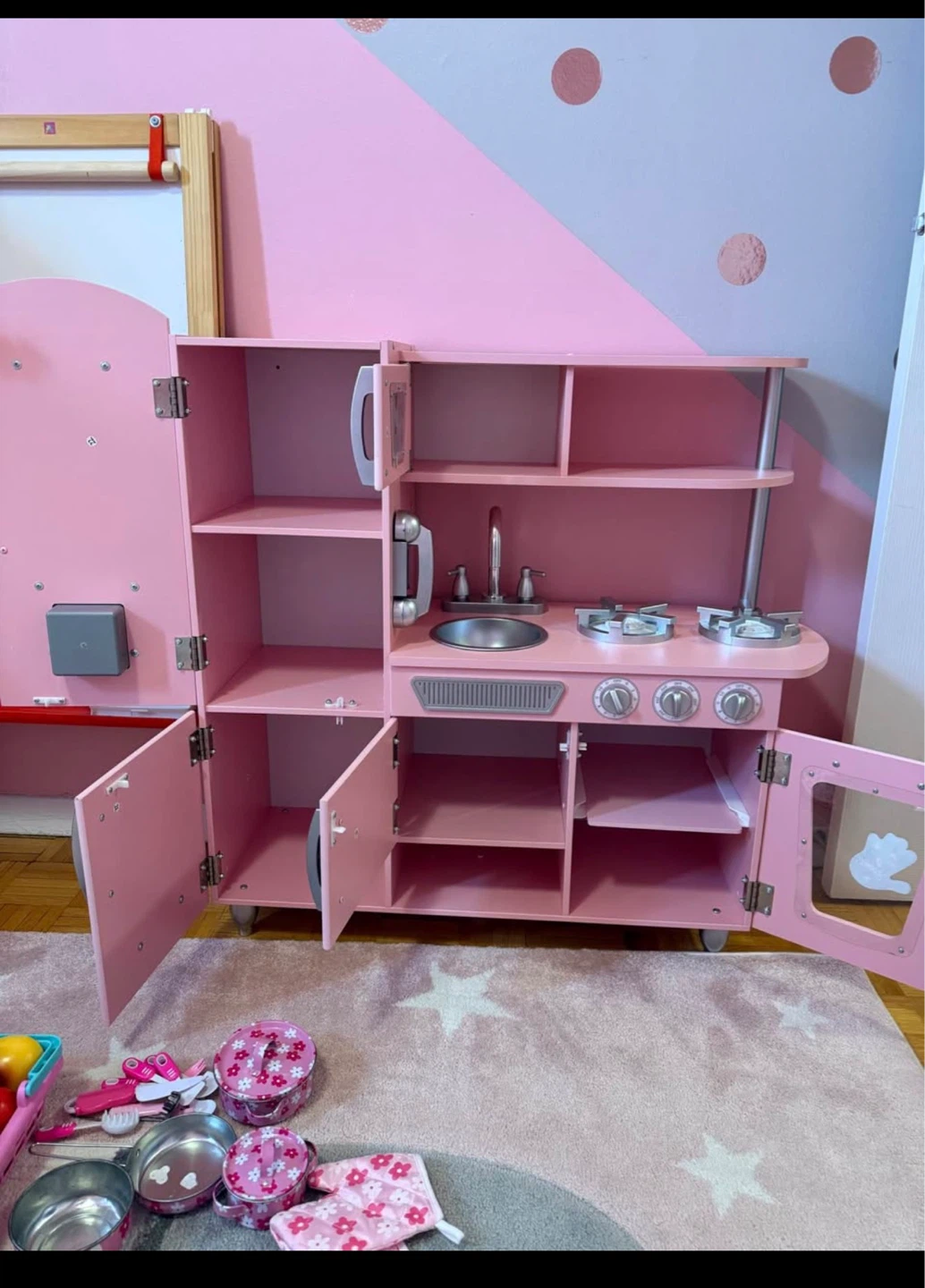 Kids Wooden Play Kitchen + IKEA Easel – Great Condition - photo 2