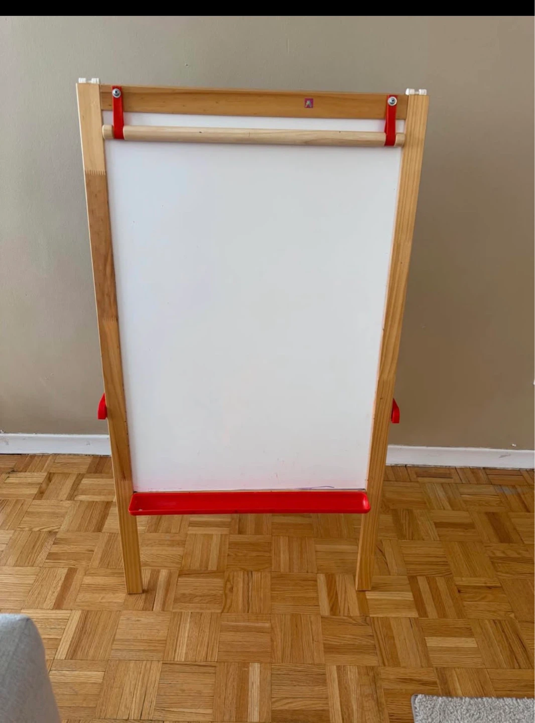 Kids Wooden Play Kitchen + IKEA Easel – Great Condition - photo 5