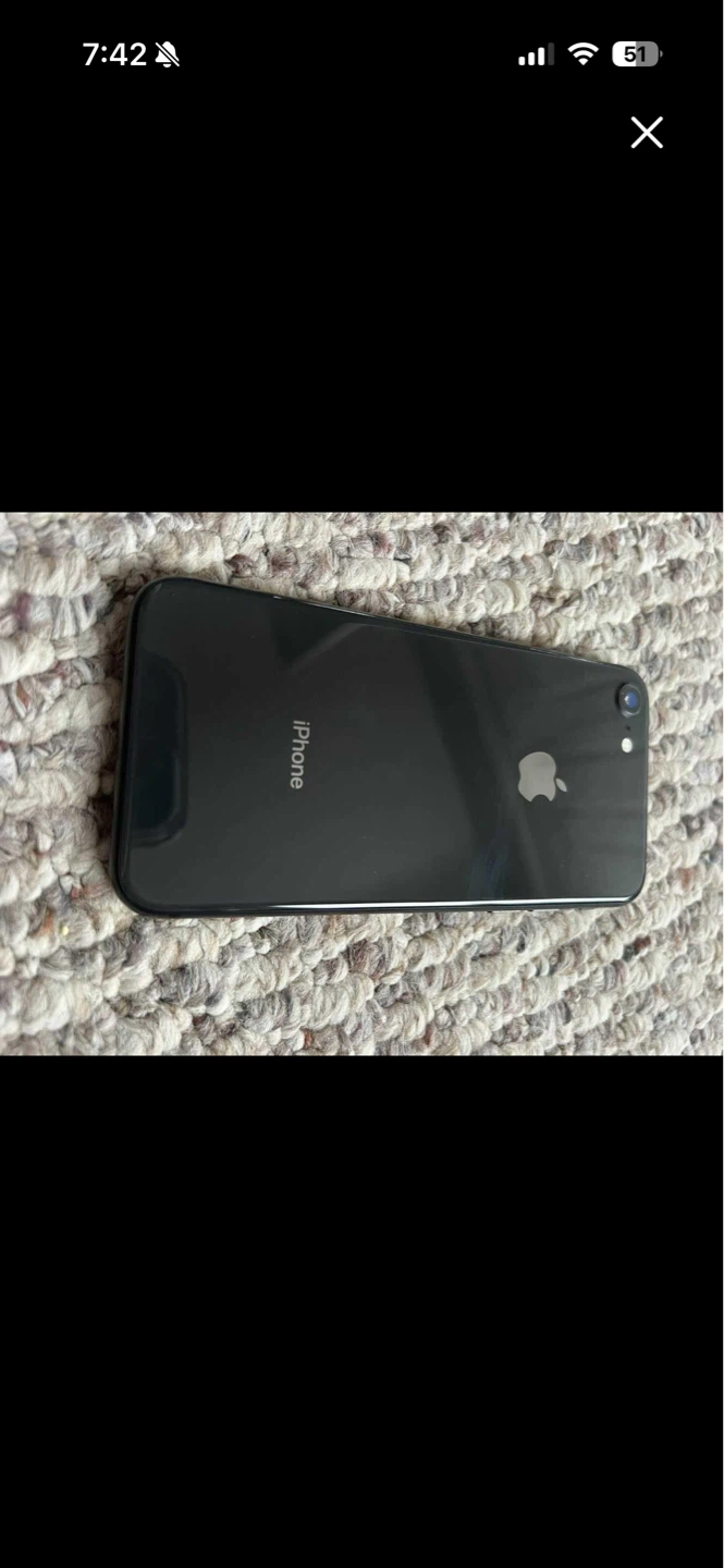 iPhone 8 - photo 2