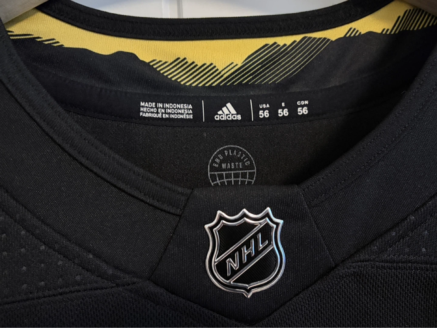 Authentic Adidas Canucks DeBrusk Bear Autograph Skate Jersey 56 - photo 5