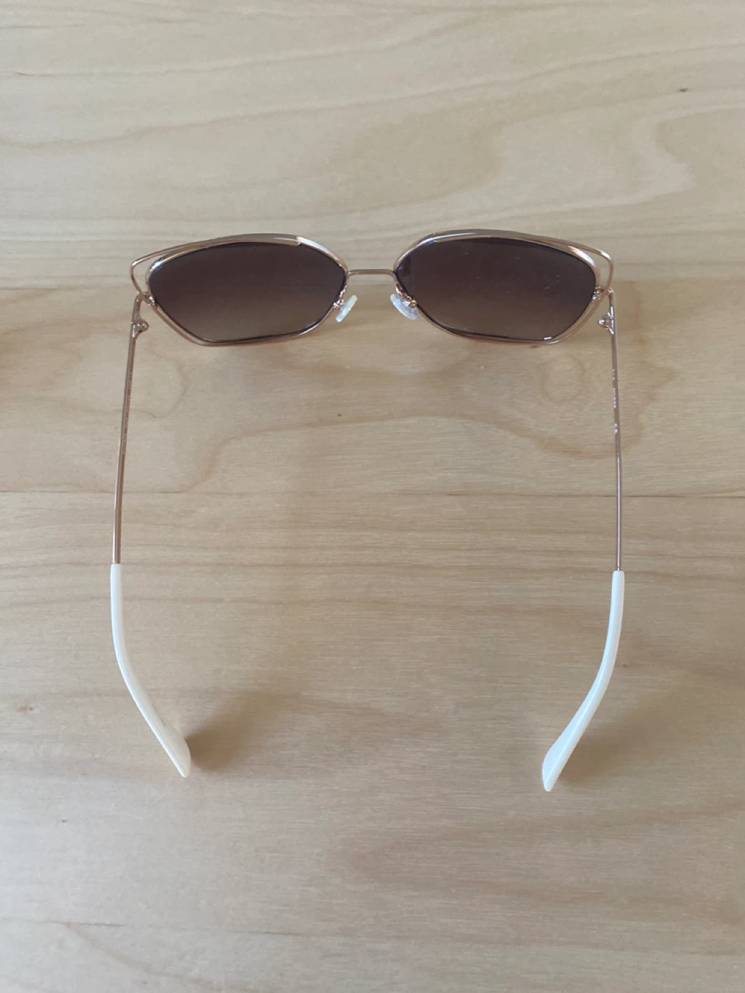 GUESS Sunglasses with Red Case - photo 4