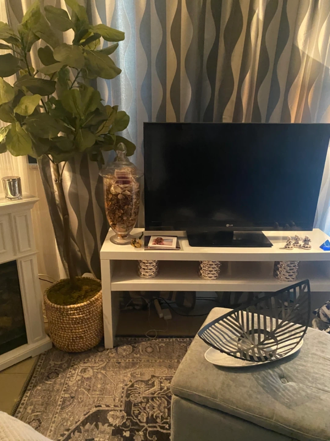 LG Flat Screen TV - photo 3