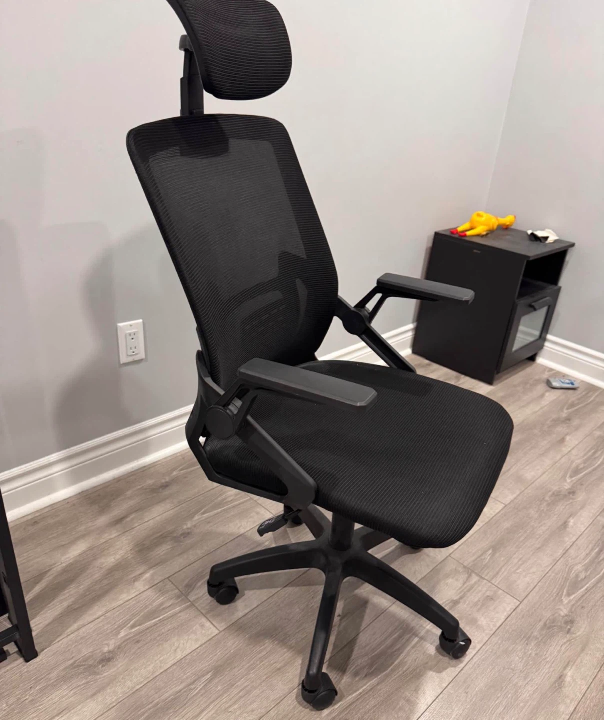 Black Mesh Office Chair with Headrest