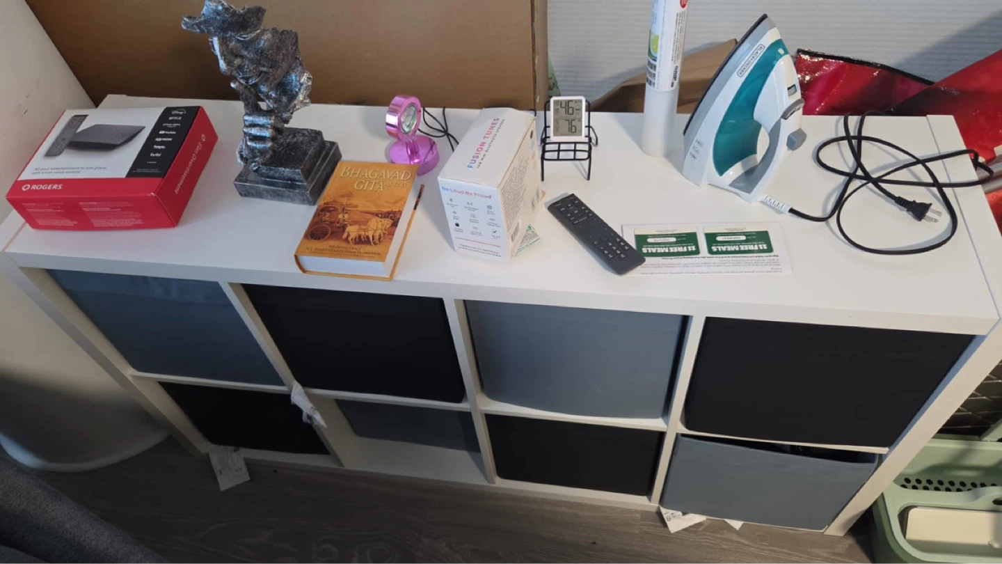 IKEA KALLAX Shelf - White 4x2 (with 4 shelving boxes included)