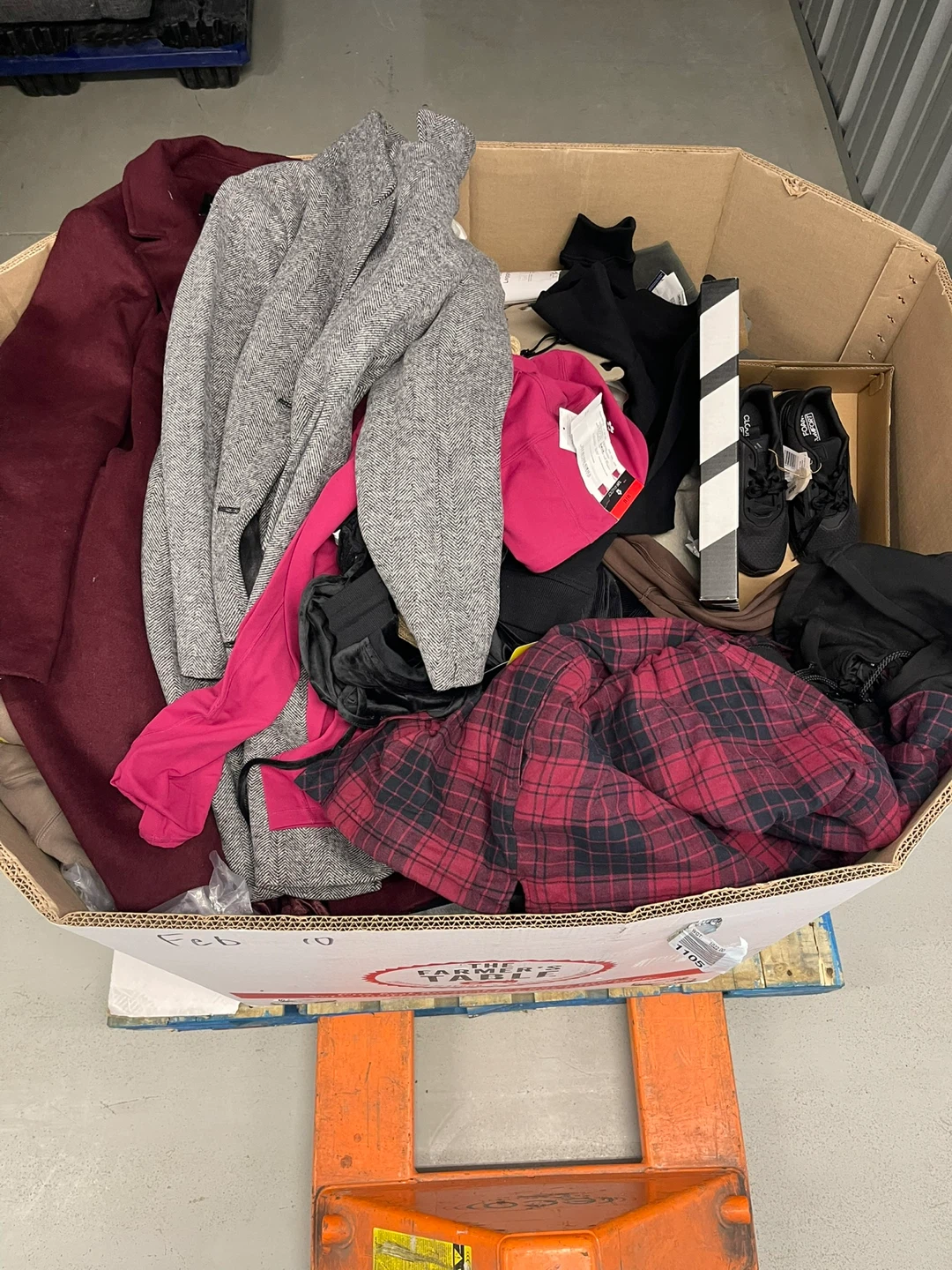Large Pallet of Assorted Clothing and Shoes - photo 3