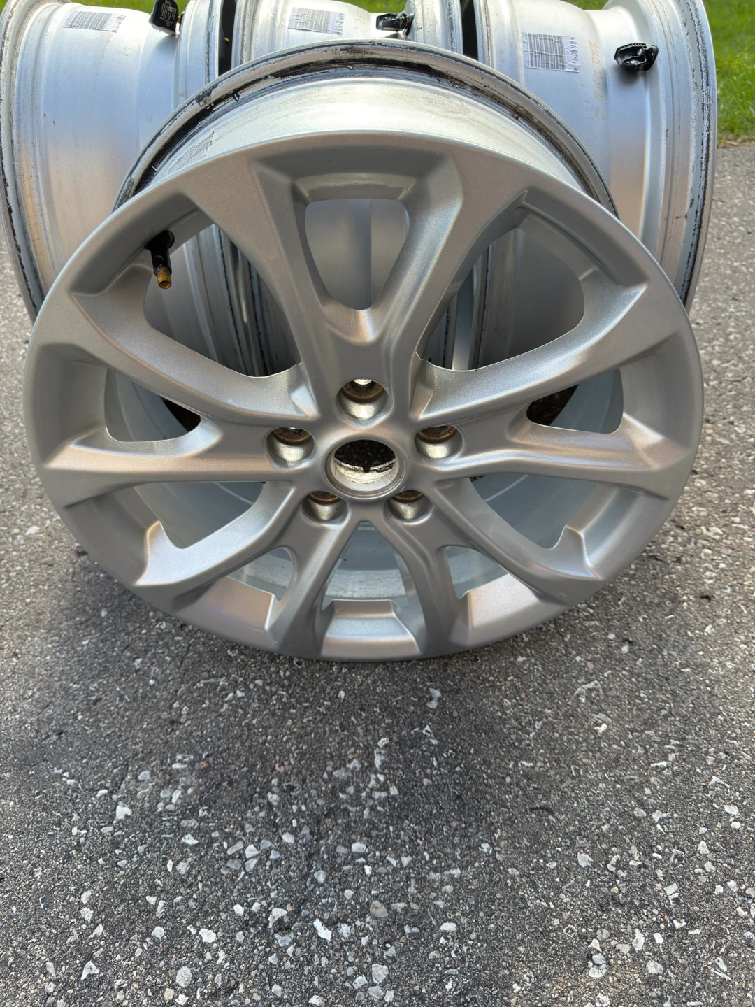 17” Chevy Equinox OEM Rims with TPMS Sensors - photo 3