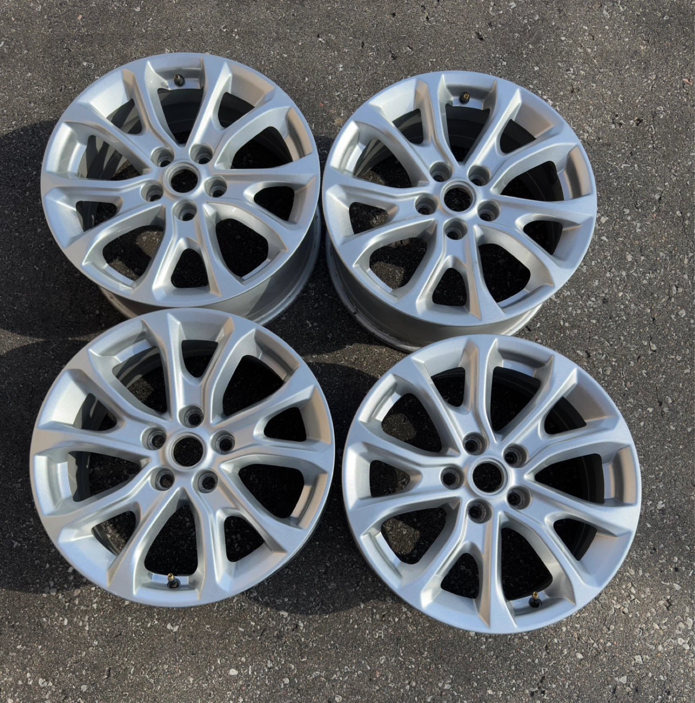 17” Chevy Equinox OEM Rims with TPMS Sensors - photo 4