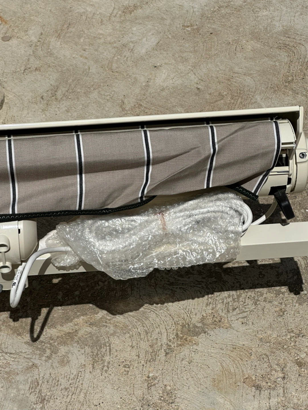 Retractable Patio Awning - Beige and White Stripes - photo 2