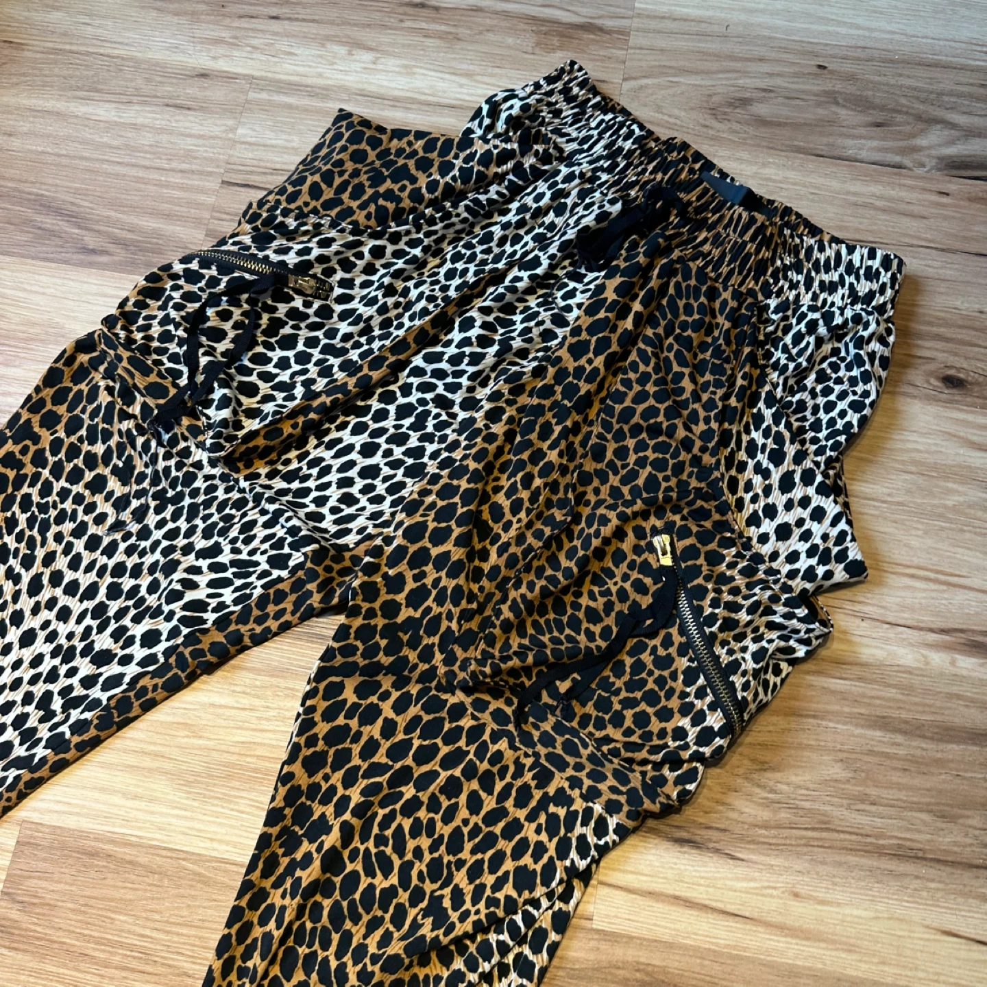 Tina Vivarra Leopard Print Zipper Pants - Size M - photo 2