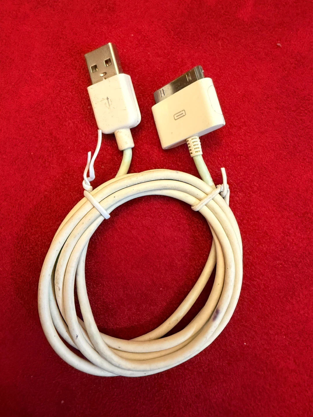Apple 30-pin to USB Cable - photo 4