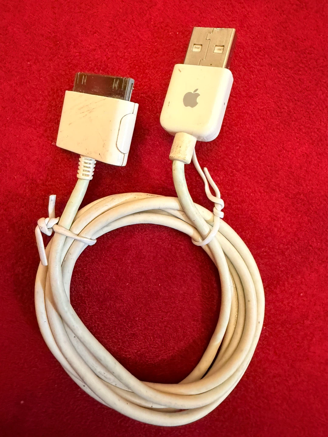 Apple 30-pin to USB Cable - photo 3