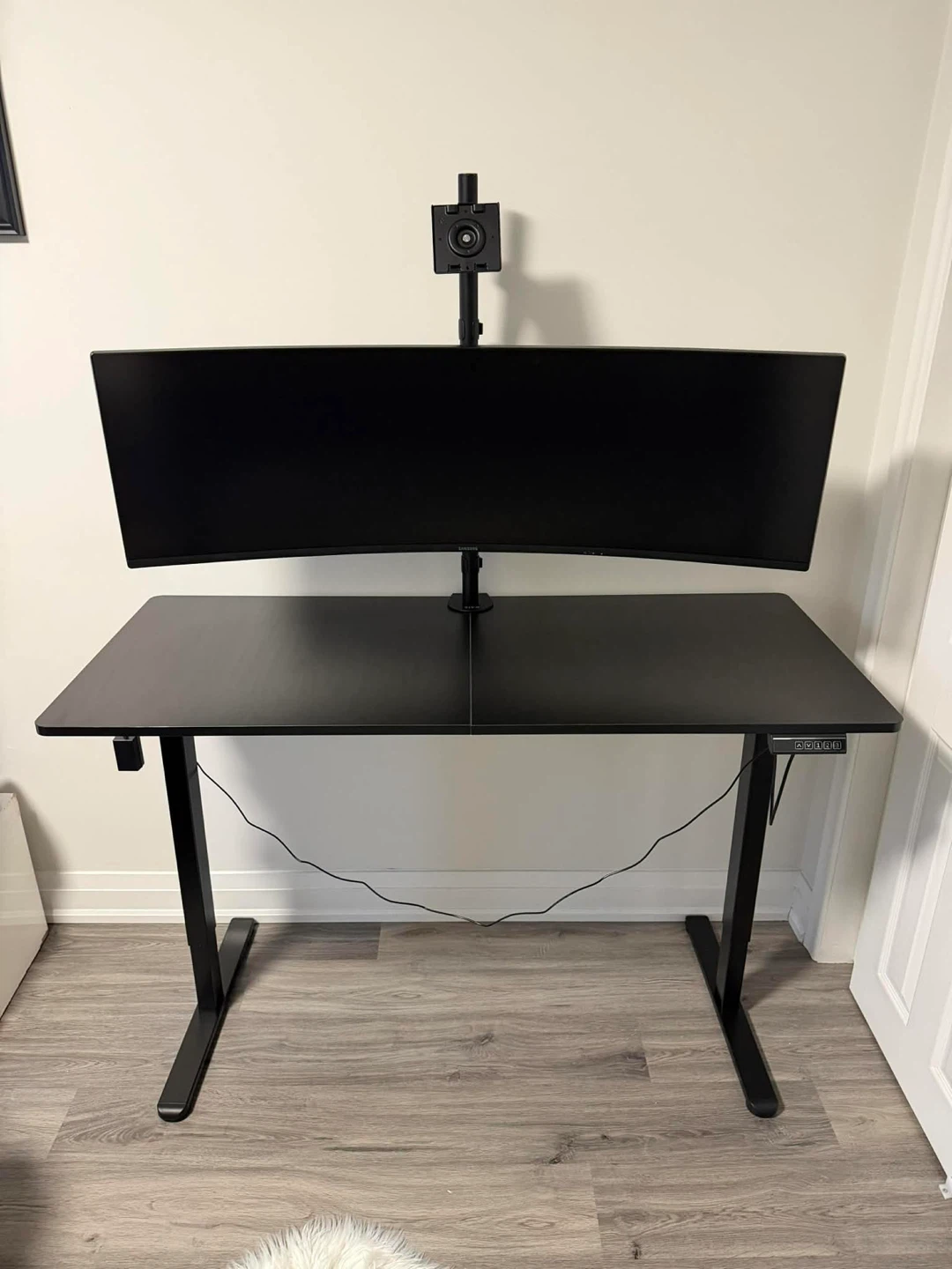 Computer and table and Free computer arm