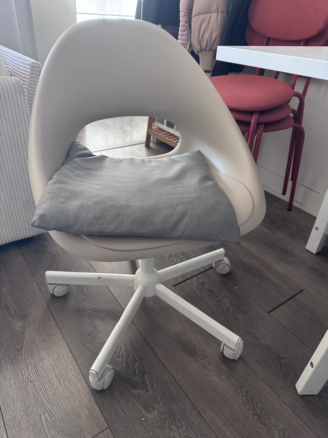 White Swivel Office Chair with Grey Cushion - photo 2