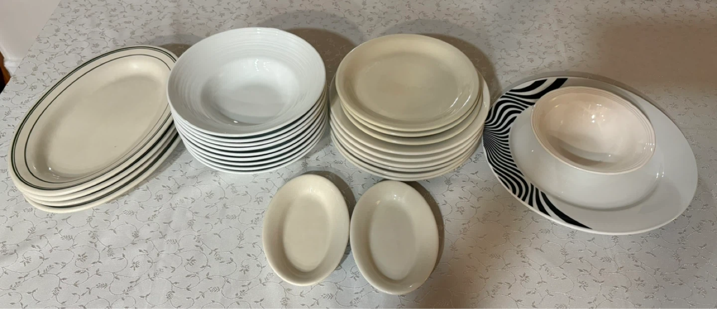 Porcelain Dinnerware.Mixed Lot of Dinnerware Plates and Bowls - photo 4