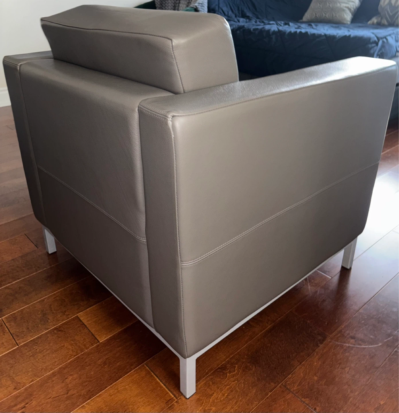 Grey Leather Armchair - photo 3