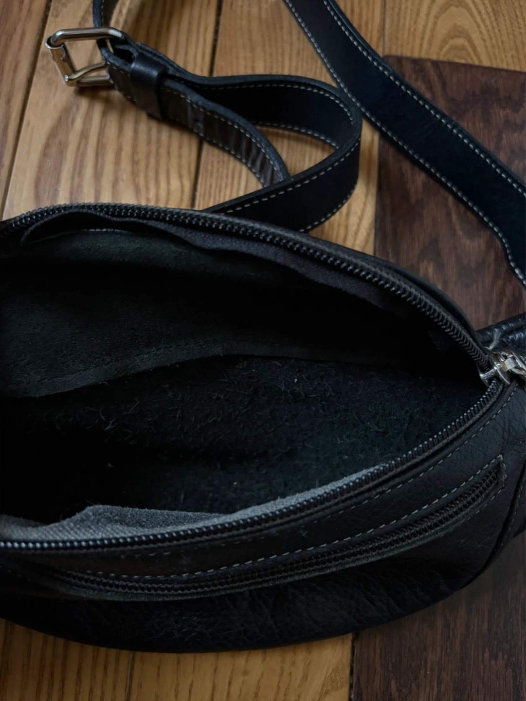 Roots Canada Leather fanny pack belt bag crossbody pouch - photo 5