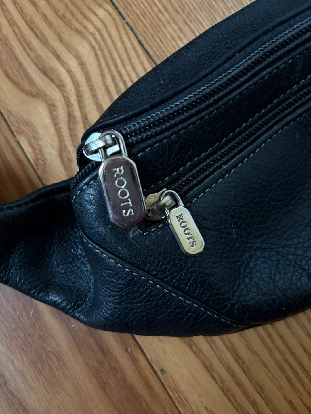 Roots Canada Leather fanny pack belt bag crossbody pouch - photo 2