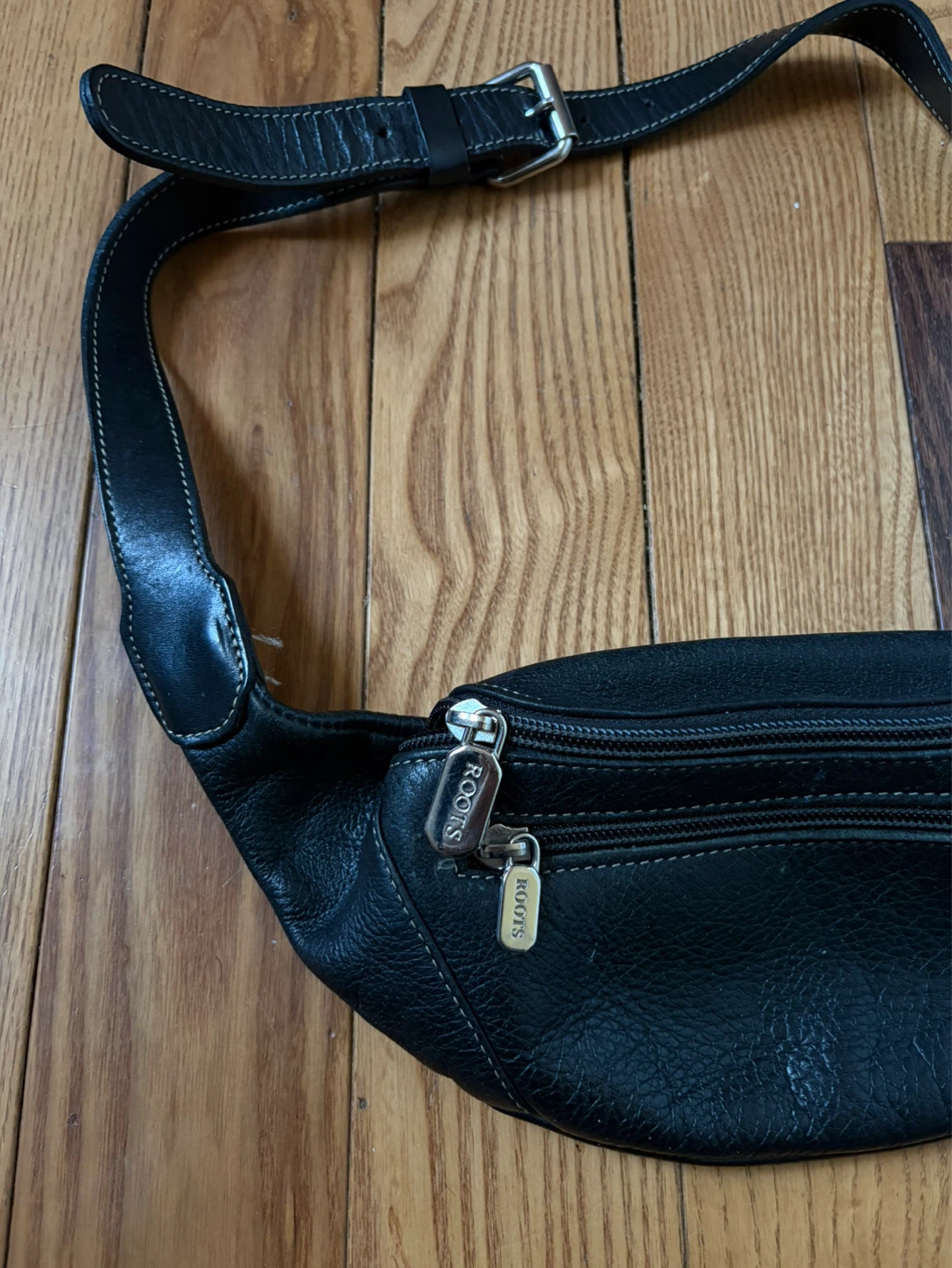 Roots Canada Leather fanny pack belt bag crossbody pouch - photo 3
